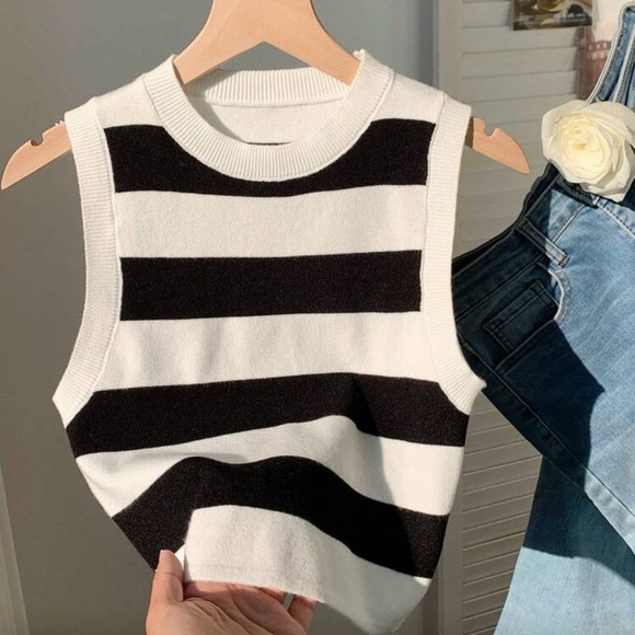 Black & White Striped Tank Top – Size Small (NEW) - Picture 4 of 4